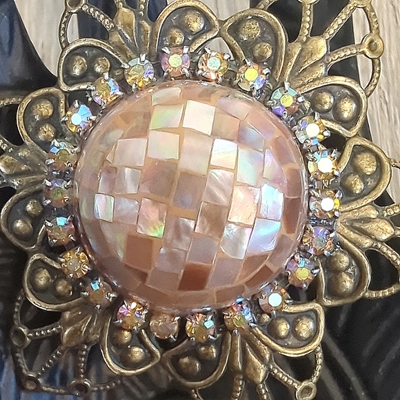 Vintage AB and Mother of Pearl Brooch - Picture 4 of 6